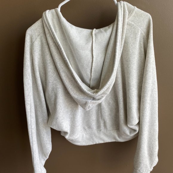 Crop v neck Hoodie - Picture 2 of 3